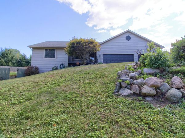 4952 Elmers Turn, Pinckney, MI 48169