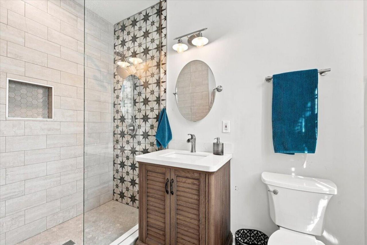 1520 Devol Street Photo 30