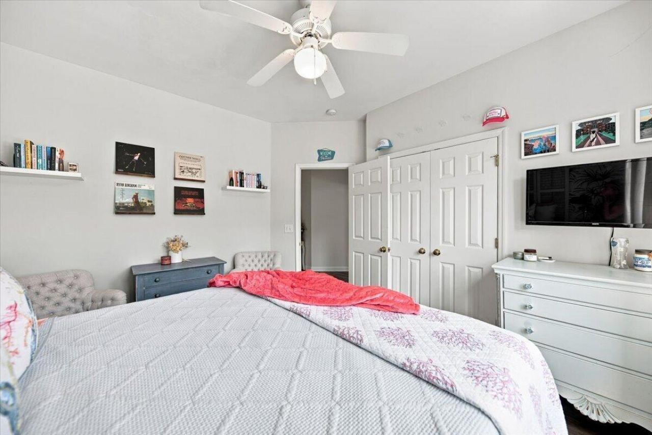 1520 Devol Street Photo 32