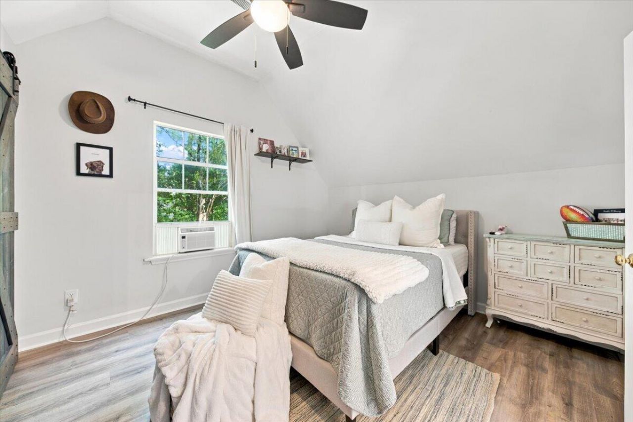 1520 Devol Street Photo 45