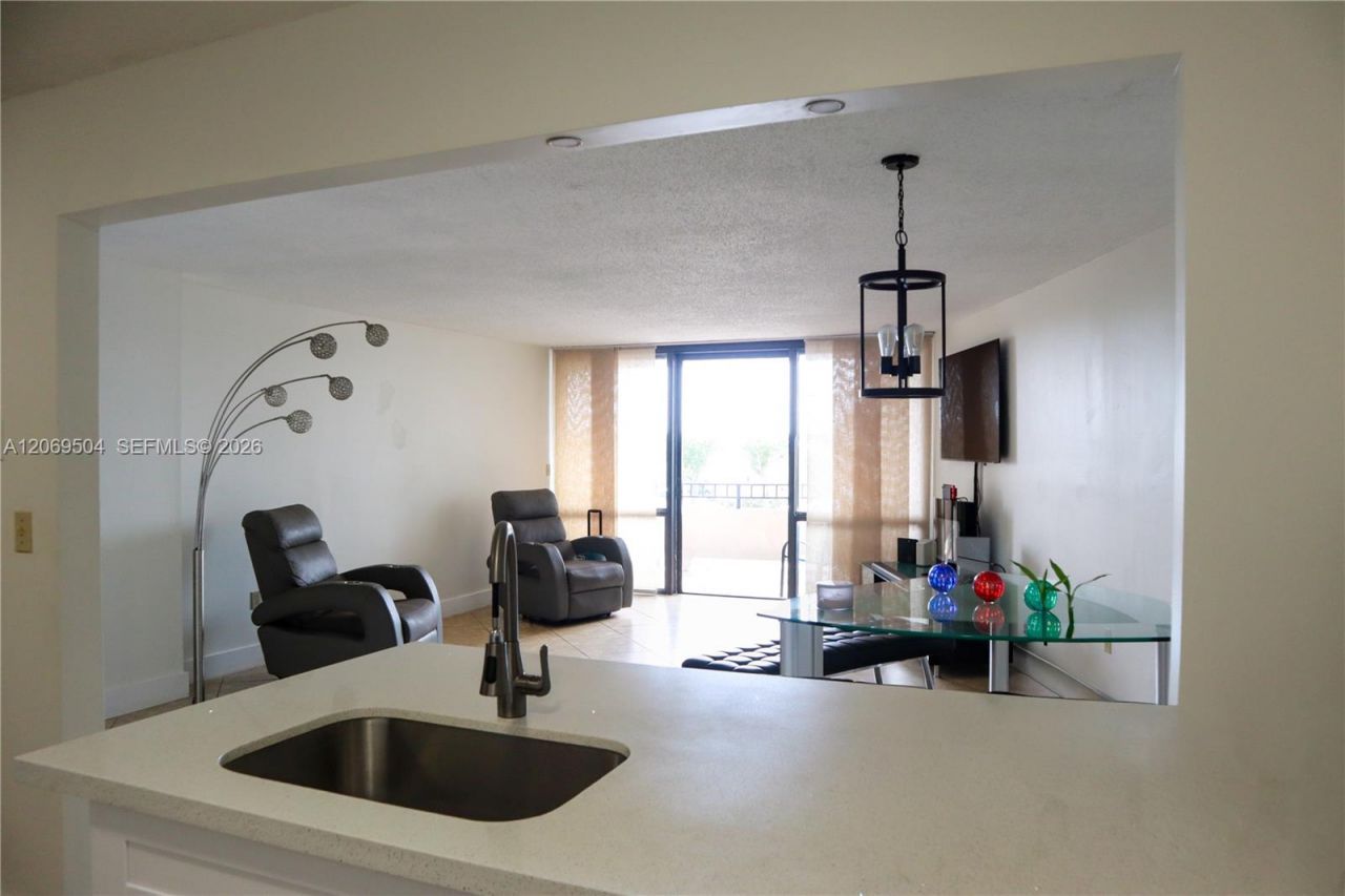 13951 Kendale Lakes Cir , Unit 310A, Miami, FL 33183 Photo