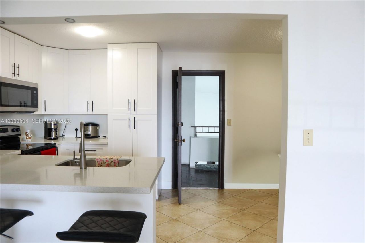 13951 Kendale Lakes Cir , Unit 310A, Miami, FL 33183 Photo