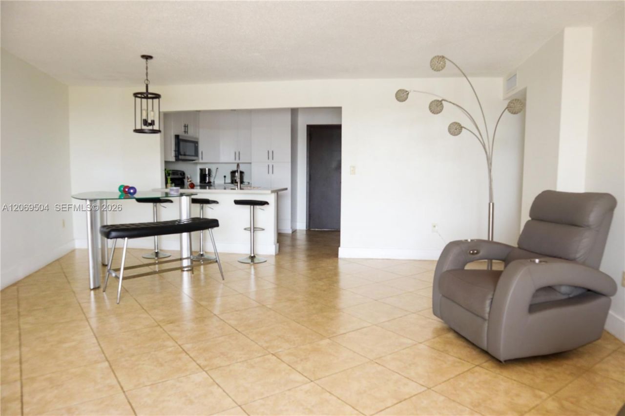 13951 Kendale Lakes Cir , Unit 310A, Miami, FL 33183 Photo