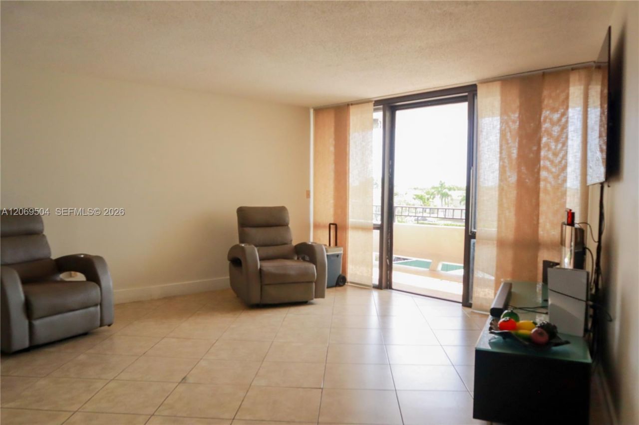 13951 Kendale Lakes Cir , Unit 310A, Miami, FL 33183 Photo