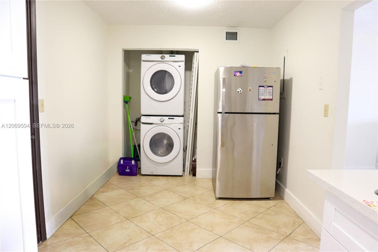 13951 Kendale Lakes Cir , Unit 310A, Miami, FL 33183 Photo
