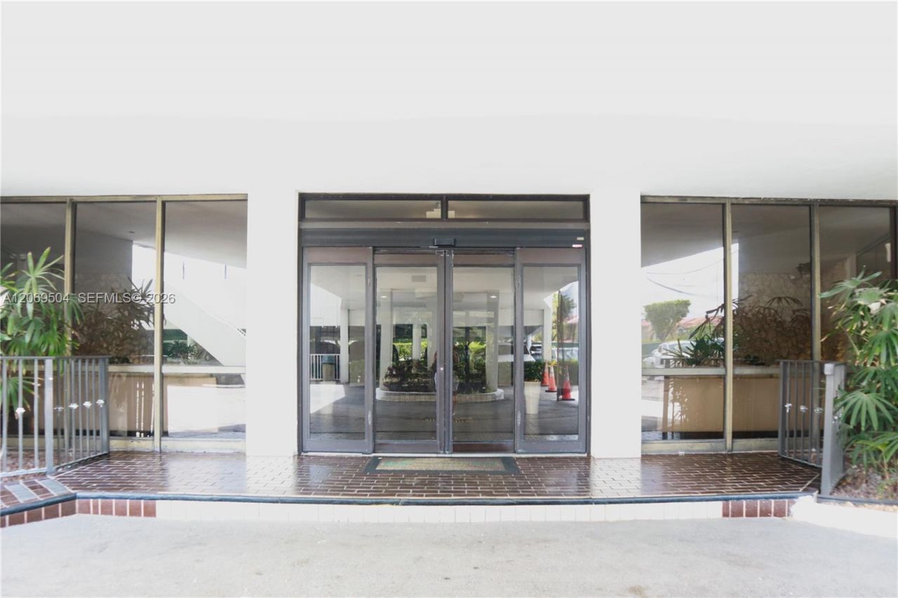 13951 Kendale Lakes Cir , Unit 310A, Miami, FL 33183 Photo