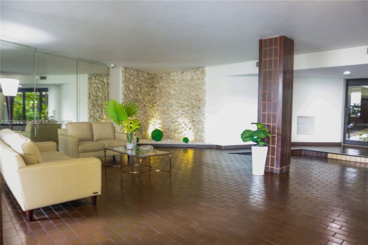 13951 Kendale Lakes Cir , Unit 310A, Miami, FL 33183 Photo