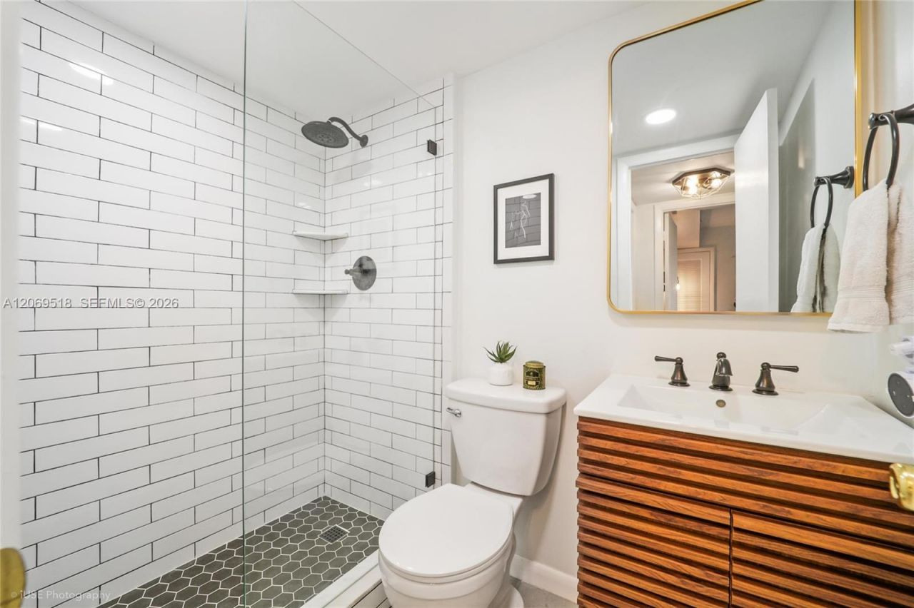 3304 Virginia St , Unit 2B, Miami, FL 33133 Photo