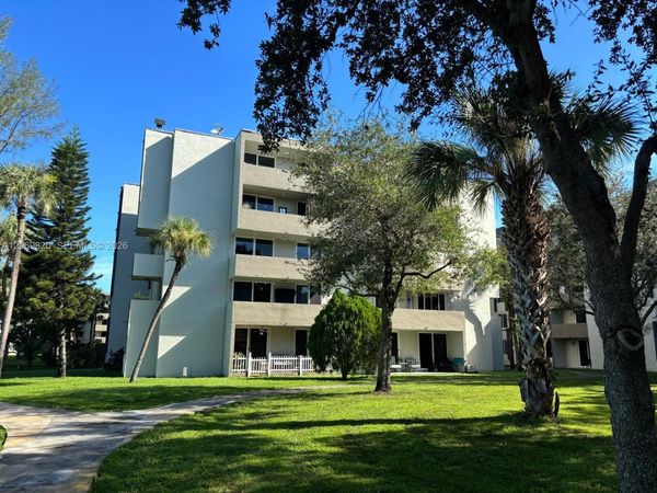 10090 NW 80th Ct , Unit 1239, Hialeah Gardens, FL 33016