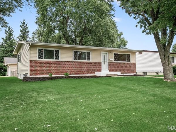 950 Kostka Lane, Florissant, MO 63031