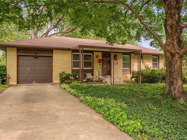 3701 Randall Drive, Independence, MO 64055