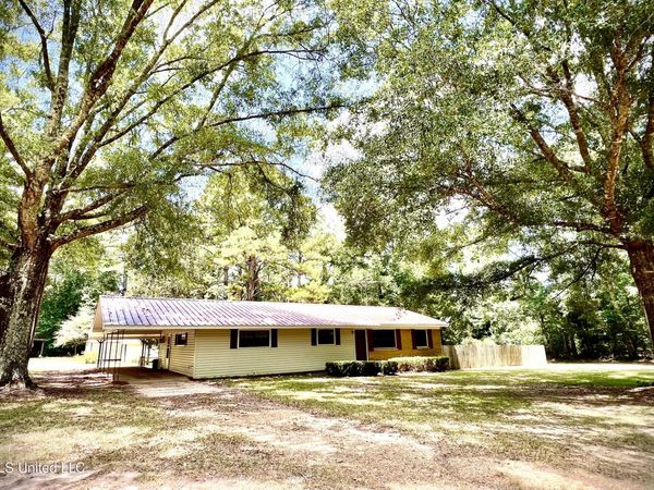 978 Butler Rd Se , Smithdale, MS 39664
