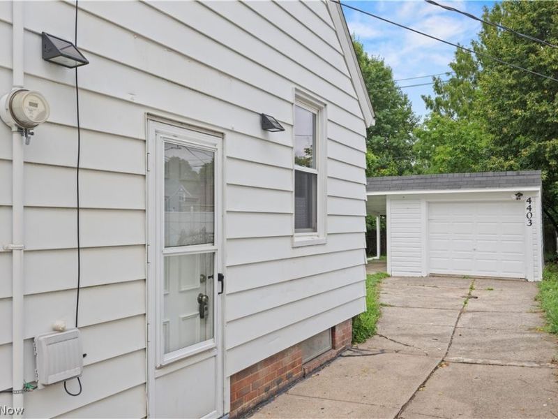 4403 W 57th Street, Cleveland, OH 44144 Photo 4