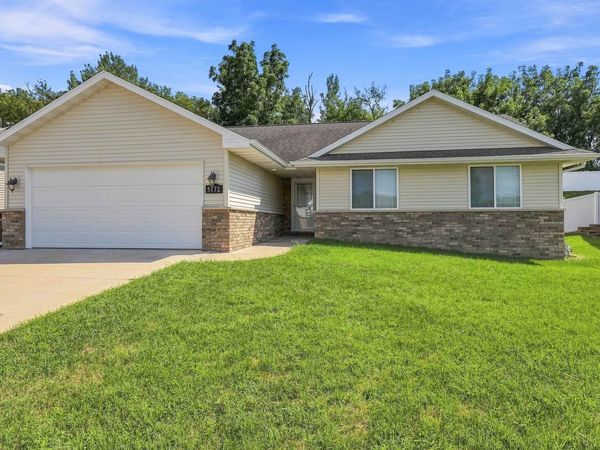 5172 Park Place, Dubuque, IA 52002