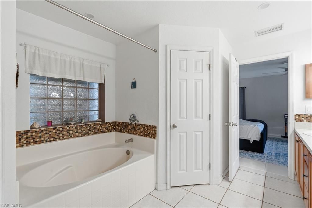 2701 NE 1st Pl, Cape Coral, FL 33909 Photo