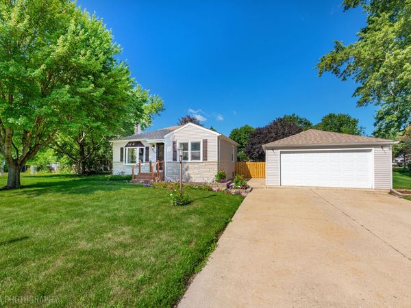 380 Charlotte Avenue , Crystal Lake, IL 60014