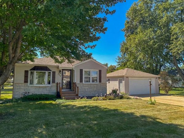 380 Charlotte Avenue, Crystal Lake, IL 60014