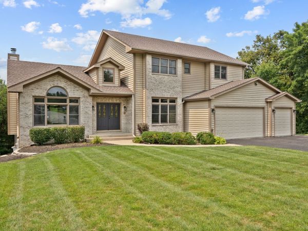 1360 Infanta Court, Woodstock, IL 60098