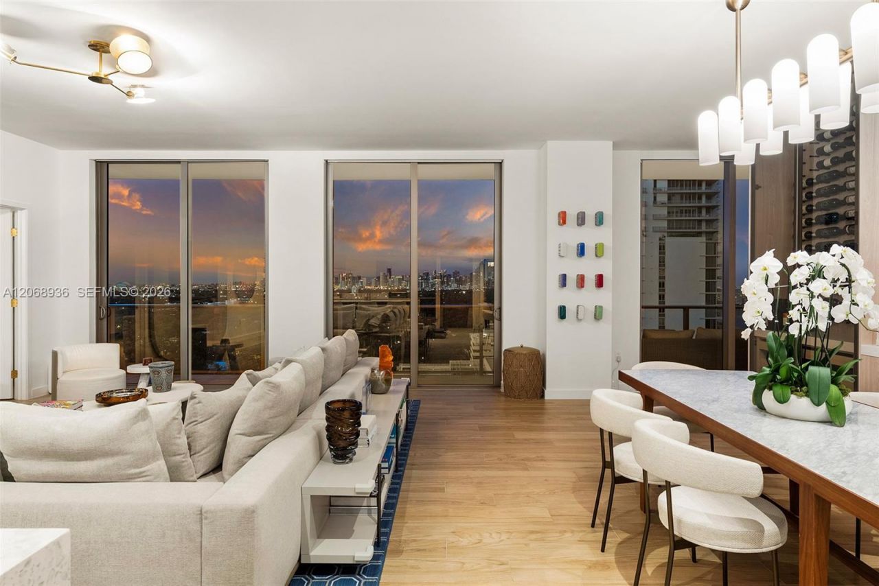 2678 Tigertail Ave , Unit 1806, Miami, FL 33133 Photo