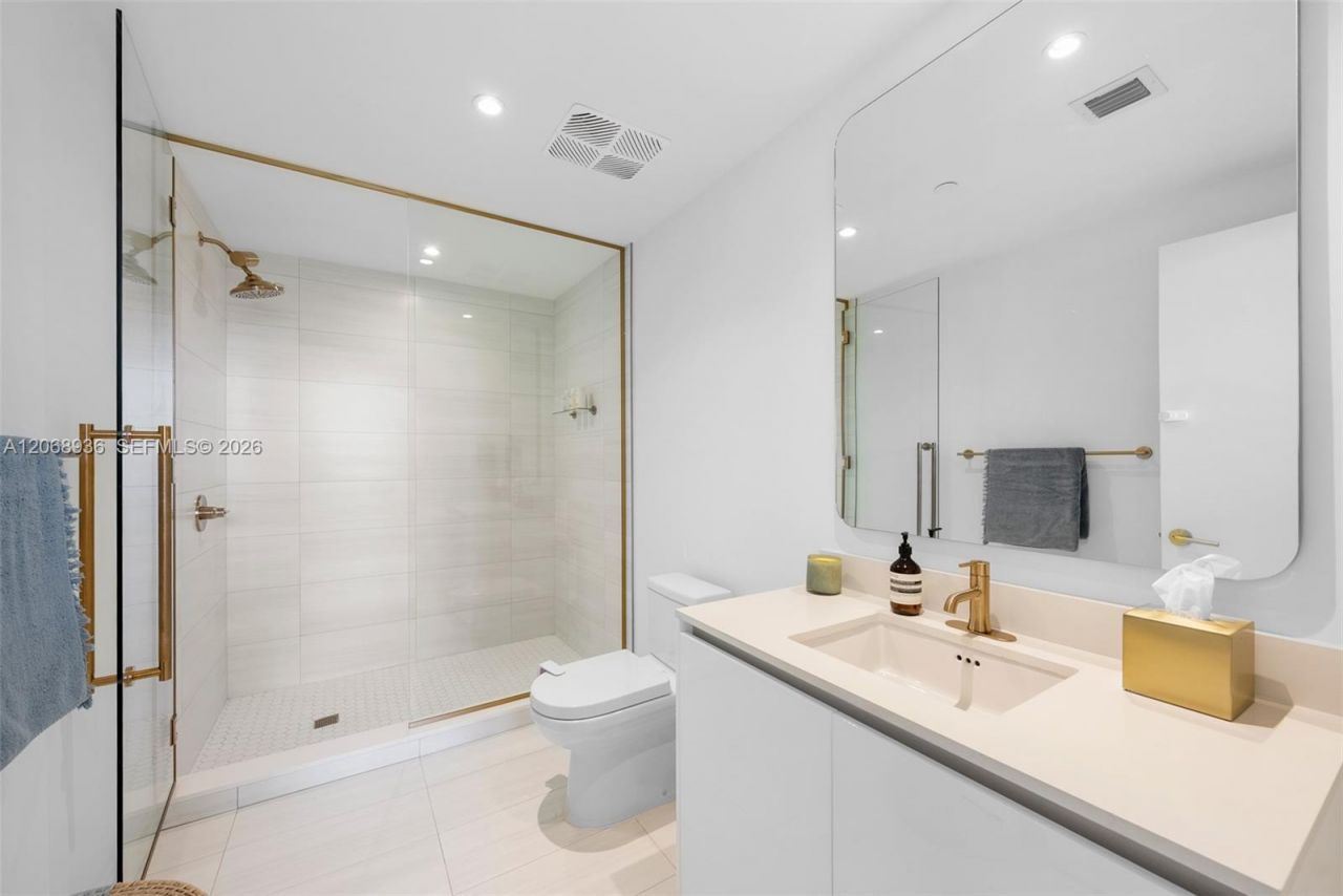 2678 Tigertail Ave , Unit 1806, Miami, FL 33133 Photo