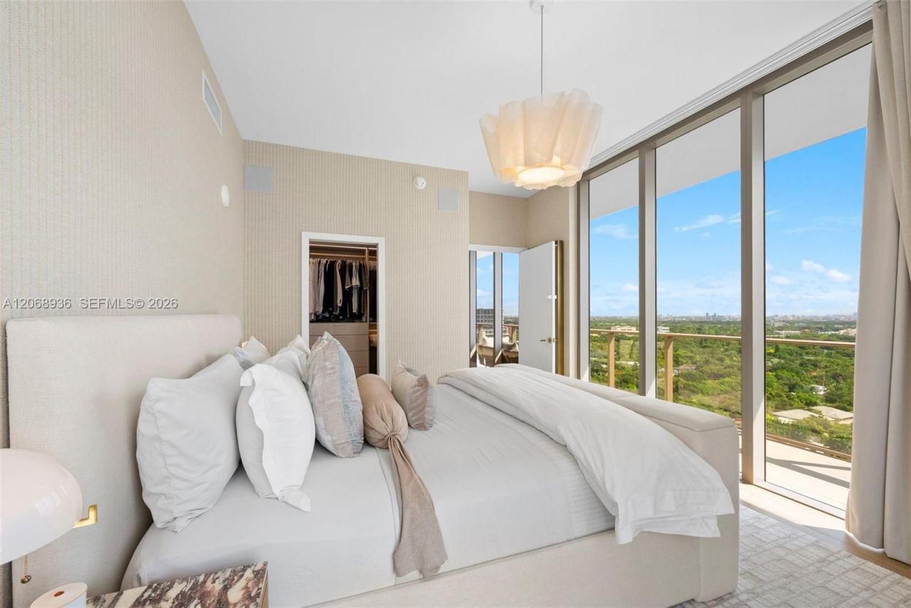 2678 Tigertail Ave , Unit 1806, Miami, FL 33133 Photo