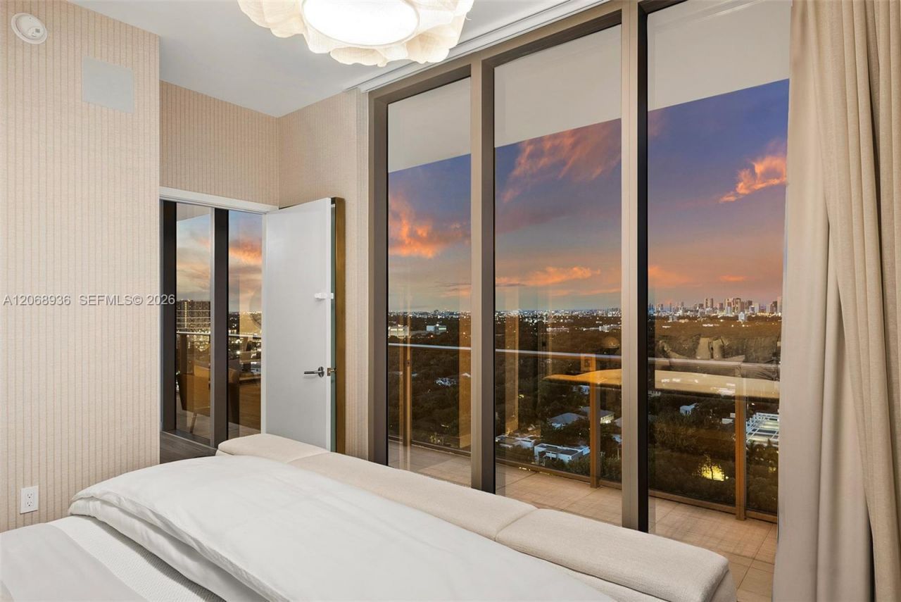 2678 Tigertail Ave , Unit 1806, Miami, FL 33133 Photo