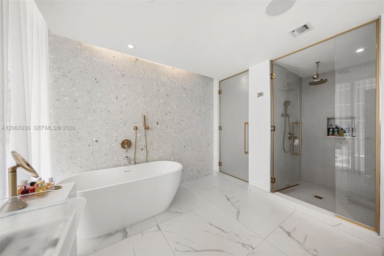 2678 Tigertail Ave , Unit 1806, Miami, FL 33133 Photo