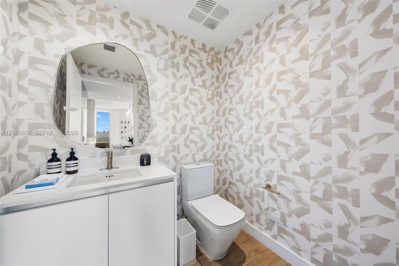 2678 Tigertail Ave , Unit 1806, Miami, FL 33133 Photo