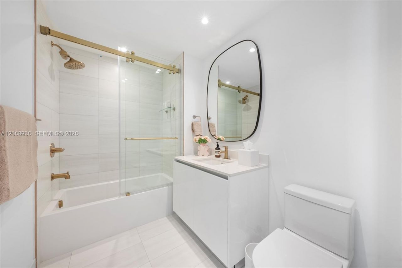 2678 Tigertail Ave , Unit 1806, Miami, FL 33133 Photo