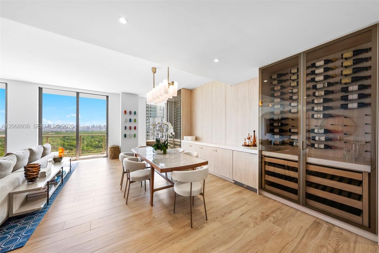 2678 Tigertail Ave , Unit 1806, Miami, FL 33133 Photo