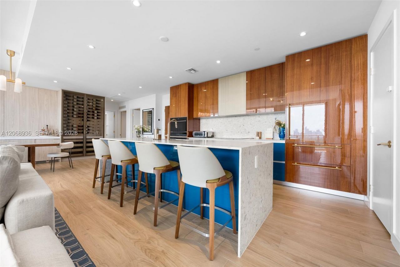 2678 Tigertail Ave , Unit 1806, Miami, FL 33133 Photo