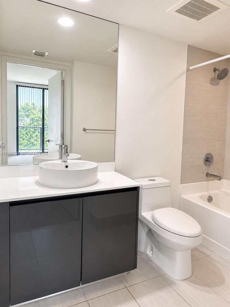 31 SE 6th St, Unit 405, Miami, FL 33131 Photo