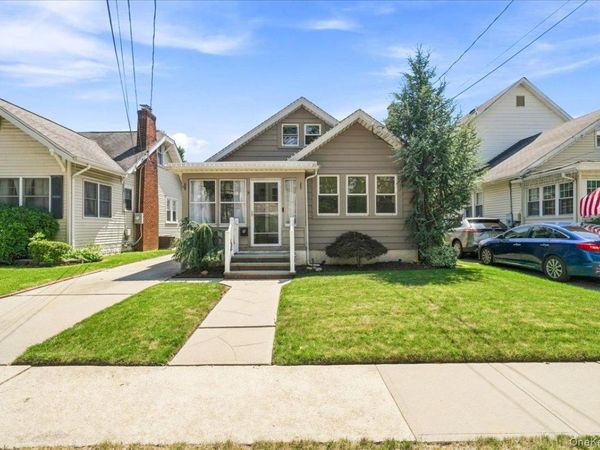 7 Lancaster Street , Lynbrook, NY 11563