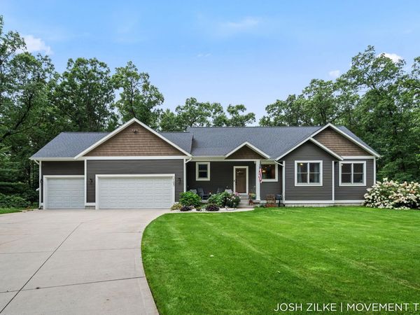 3105 Jamestown Lane, Fruitport, MI 49415
