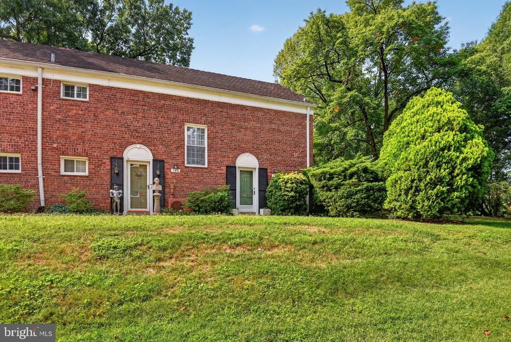 3458 Martha Custis Drive, Alexandria, VA 22302 Main Photo