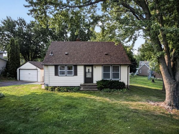 1220 Frisbie Avenue, Maplewood, MN 55109