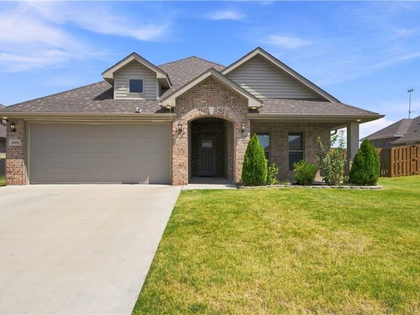 1051 Pink Lady Place, Bentonville, AR 72712