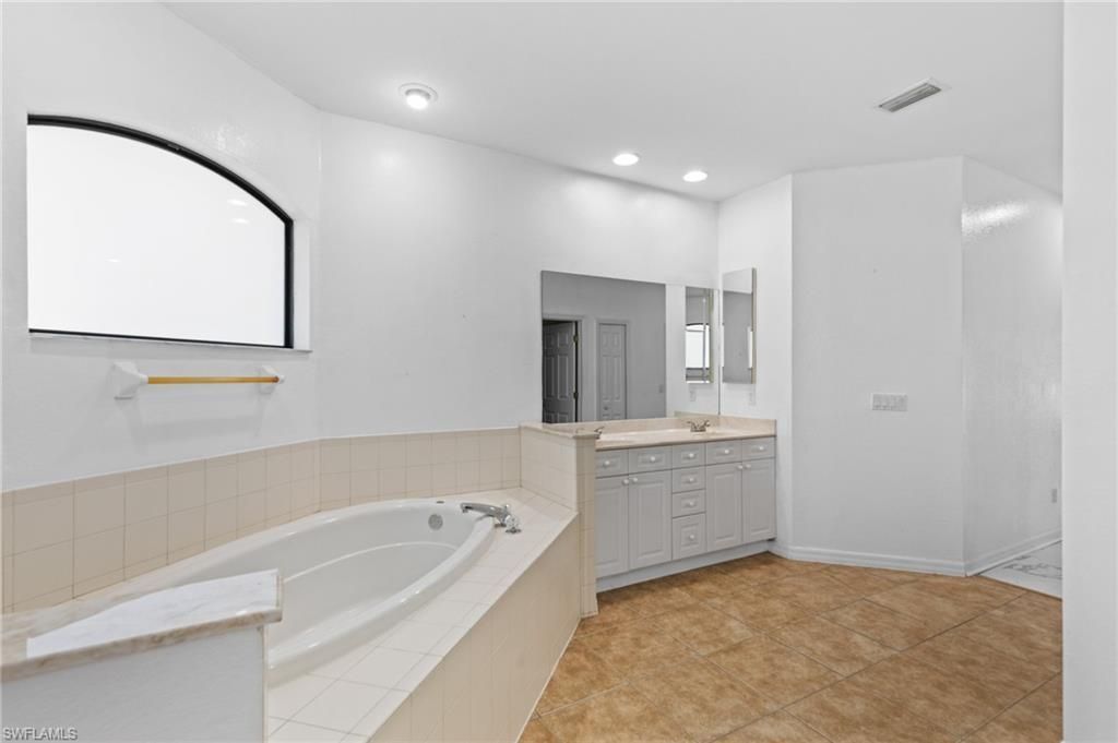 1012 NW 33rd Pl, Cape Coral, FL 33993 Photo