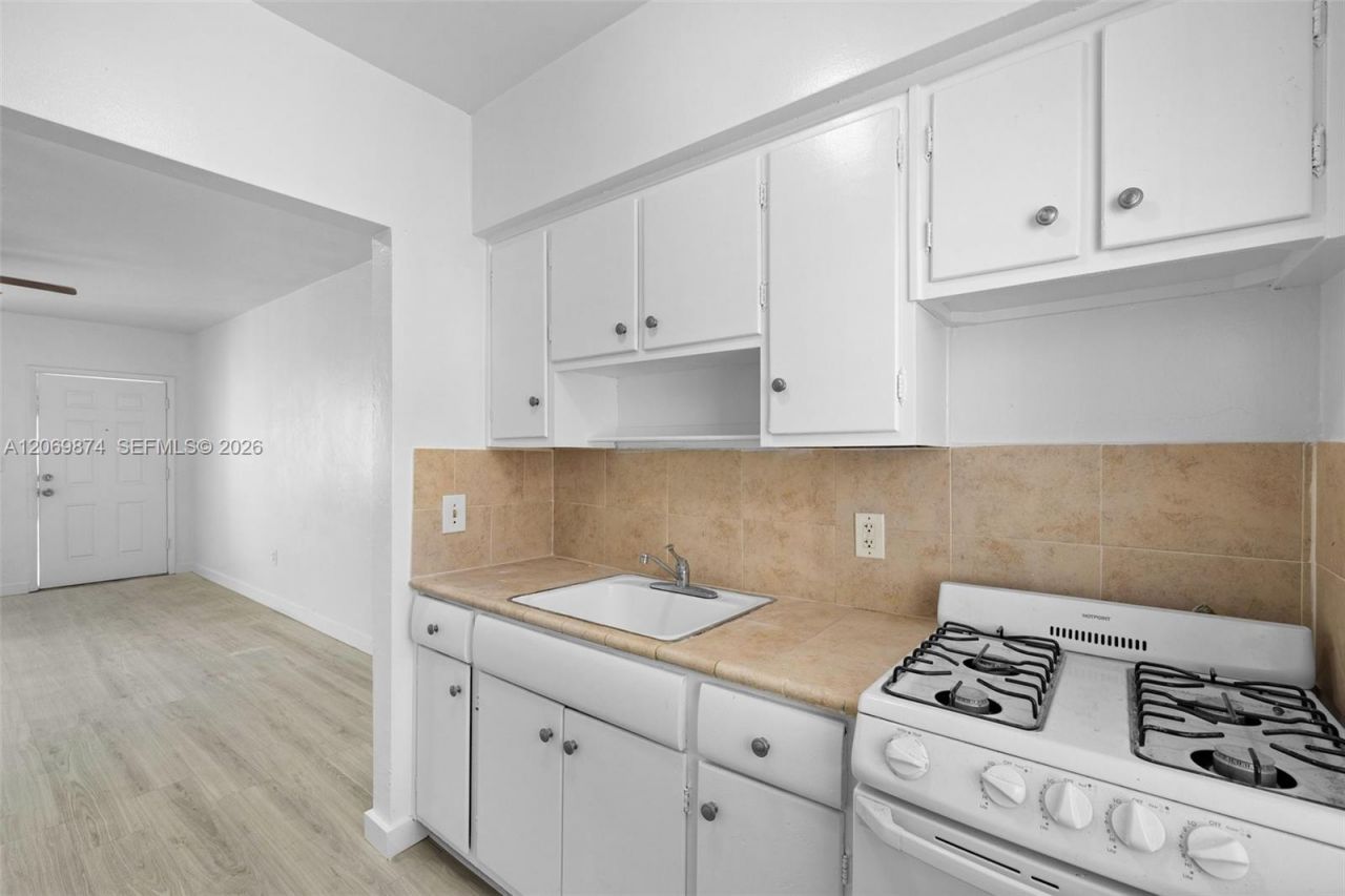 7721 Dickens Ave, Unit 6, Miami Beach, FL 33141 Photo