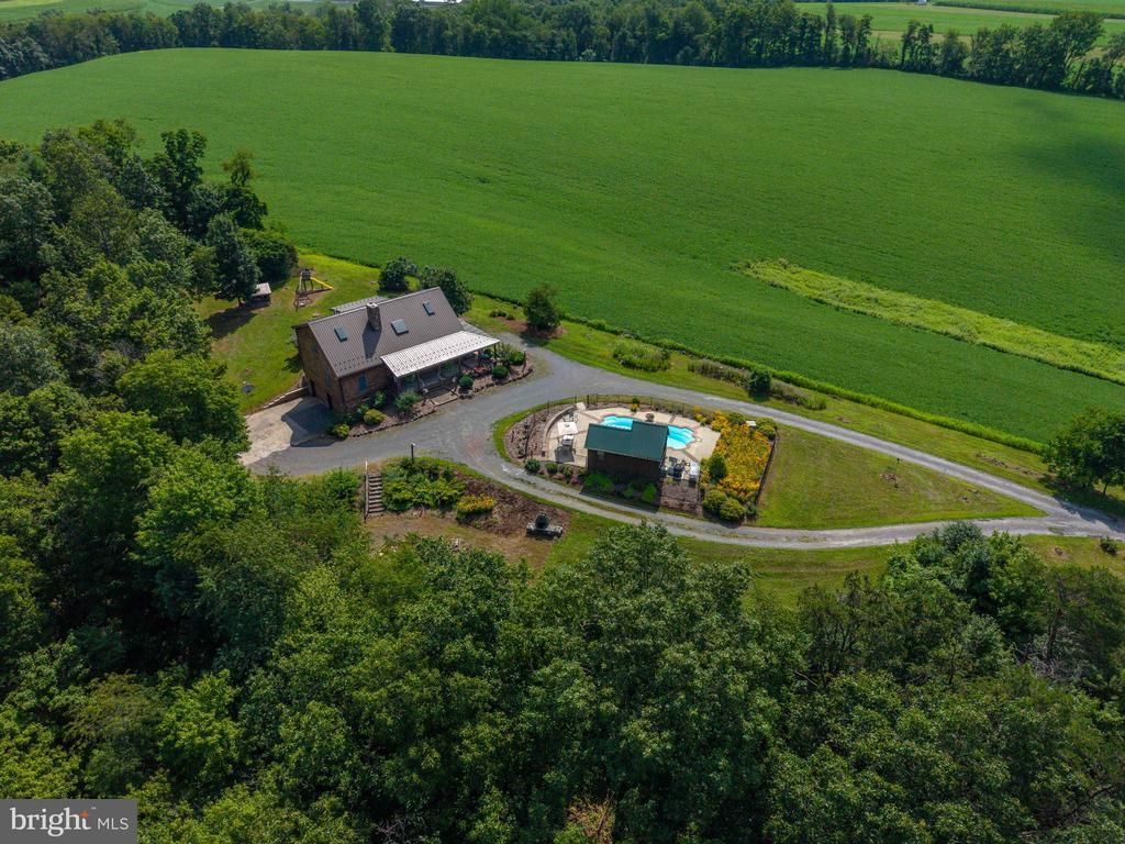 860 OLD FERRY ROAD , MILLERSTOWN, PA 17062