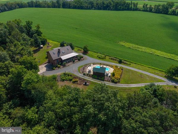 860 OLD FERRY ROAD , MILLERSTOWN, PA 17062