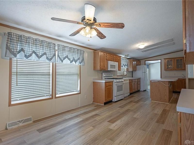 11054 Oakwood Village Boulevard, Miamisburg, OH 45342 Photo 12
