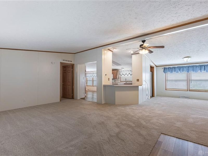 11054 Oakwood Village Boulevard, Miamisburg, OH 45342 Photo 3