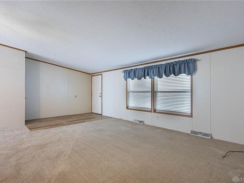 11054 Oakwood Village Boulevard, Miamisburg, OH 45342 Photo 5