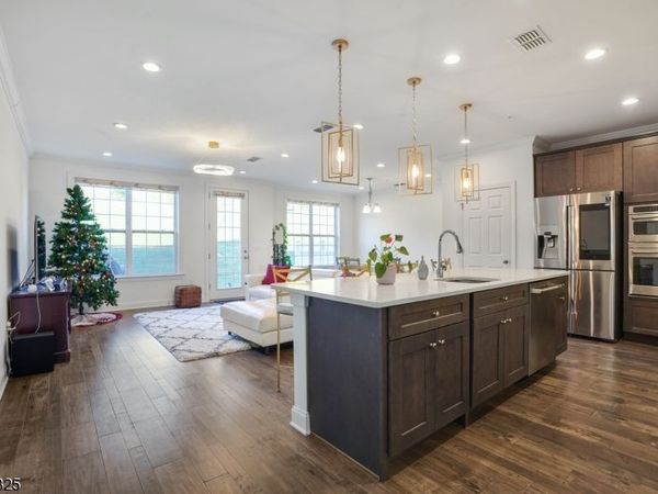 88 Aspen Dr, Cedar Grove, NJ 07009