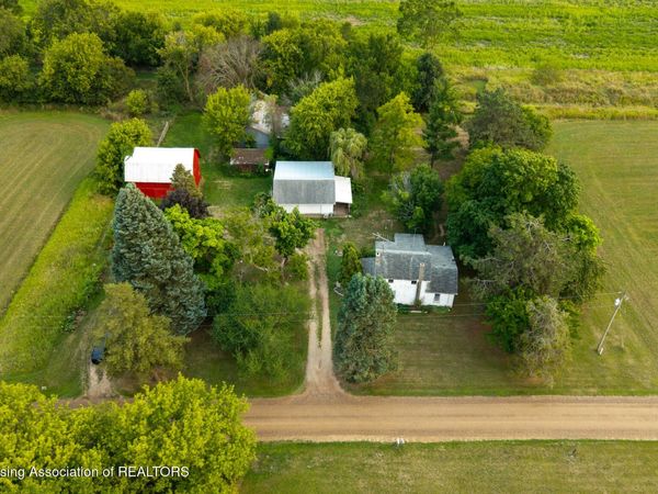 1307 W Marshall Road, St. Johns, MI 48879