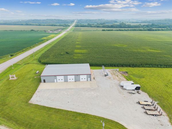 2207 Old 6 Road, Other, IA 52347