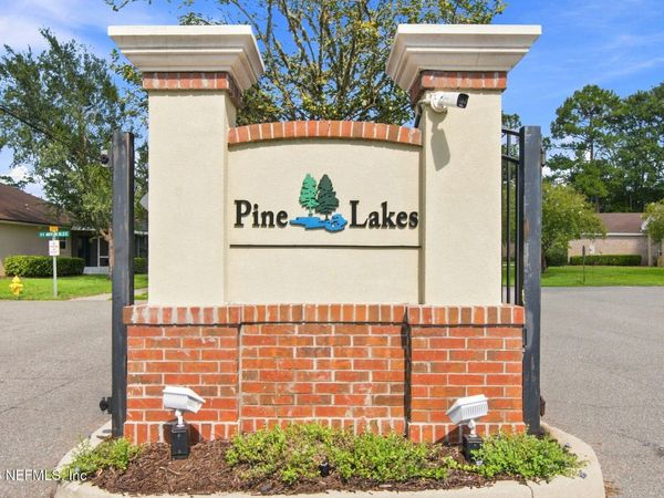 454 NORTHSIDE Drive S, Jacksonville, FL 32218