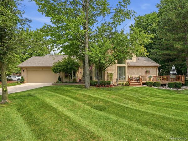 43162 W Kirkwood Drive , Clinton Township, Mi 48038