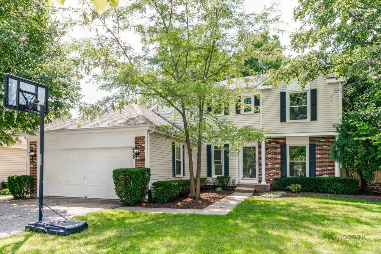 158 N Royal Oak Drive, Vernon Hills, IL 60061 Main Photo